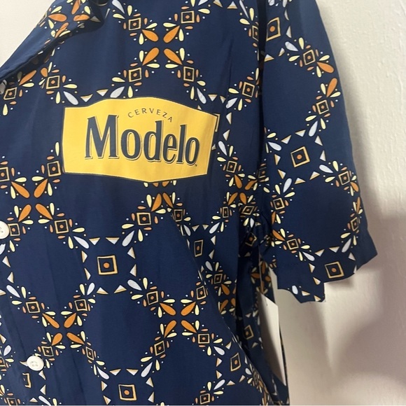 Modelo Beer Men’s Button Up Small Short Sleeve Shirt Graphic Print Casual NWT - Picture 3 of 7